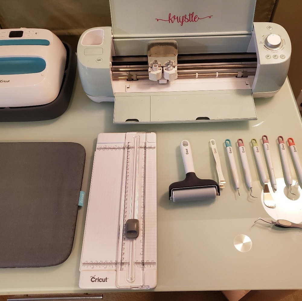 Cricut explore air 2 + easypress + accessories